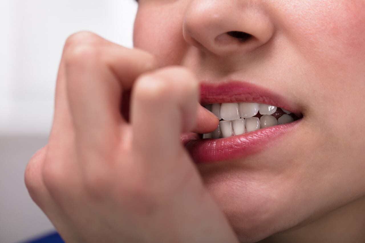 Morderse las uñas- un hábito que hay que dejar