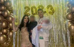 Luisa Fernanda W y Pipe Bueno junto a sus hijos, Máximo y Domenic.
