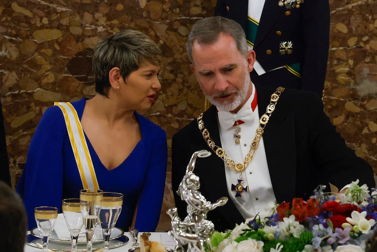 La primera dama Verónica Alcocer suele resaltar en las reuniones por su estilo elegante y sofisticado.