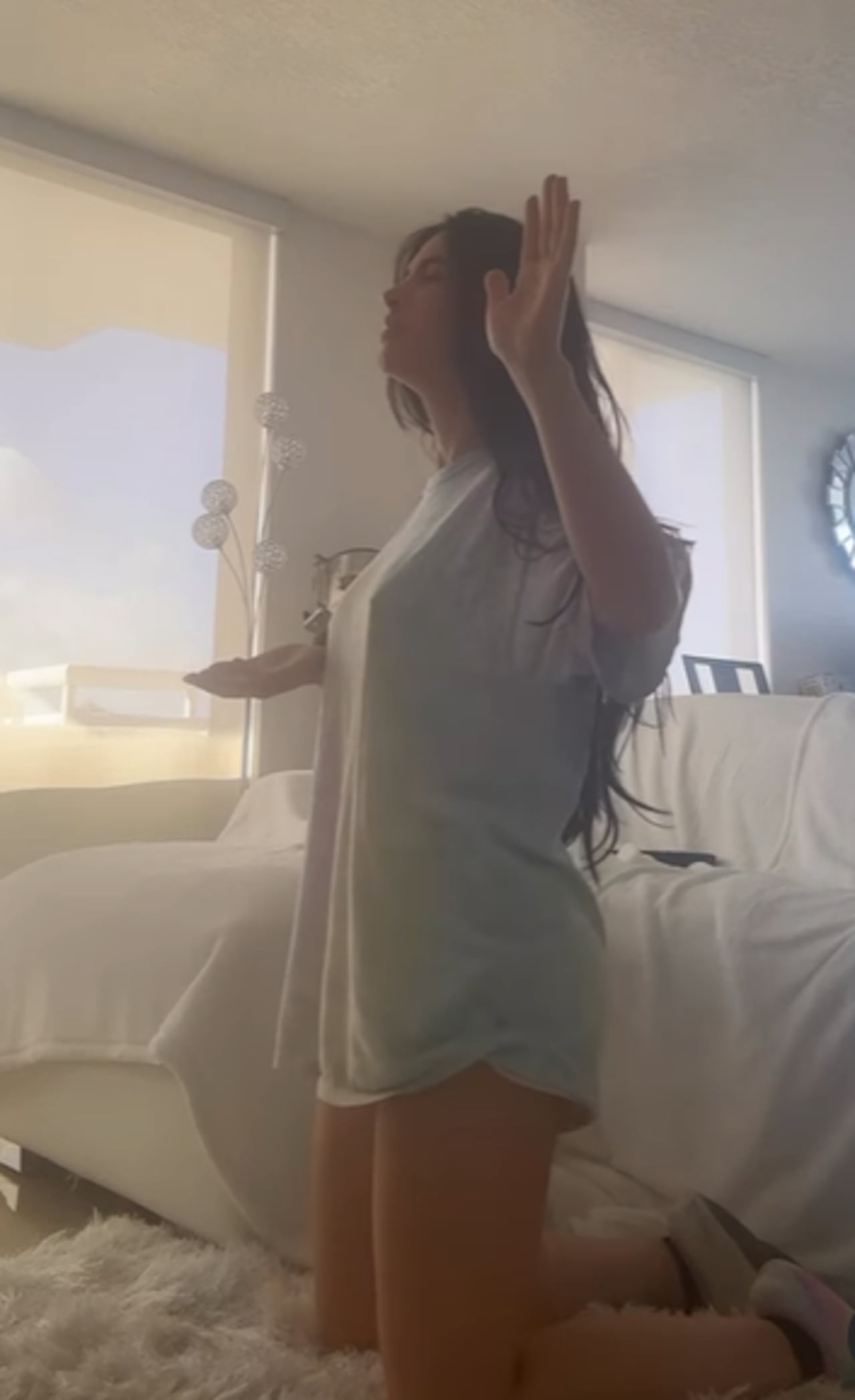 Jessica Cediel es fuertemente criticada por publicar video orando.