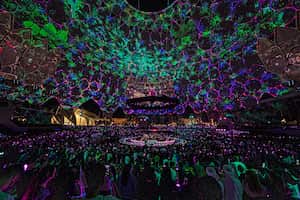 Will Champion, Chris Martin, Jonny Buckland y Guy Berryman de Coldplay actúan en vivo en el escenario en Al Wasl Plaza el 15 de febrero de 2022 en Dubai, Emiratos Árabes Unidos.