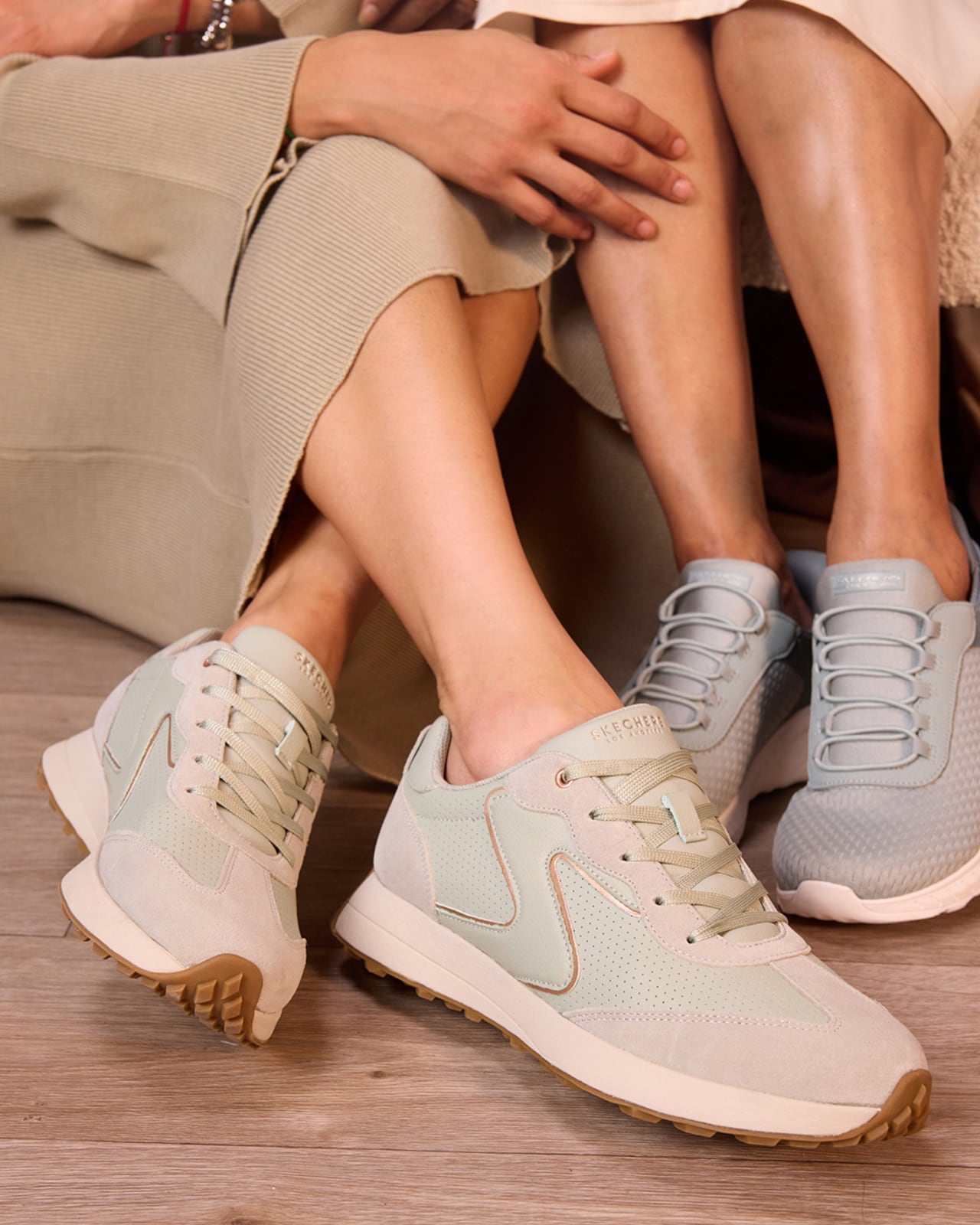 Los tenis que celebran a mamá: estilo y comodidad en cada paso.