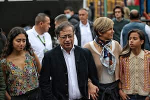 Gustavo Petro vota con su familia en Puente Aranda