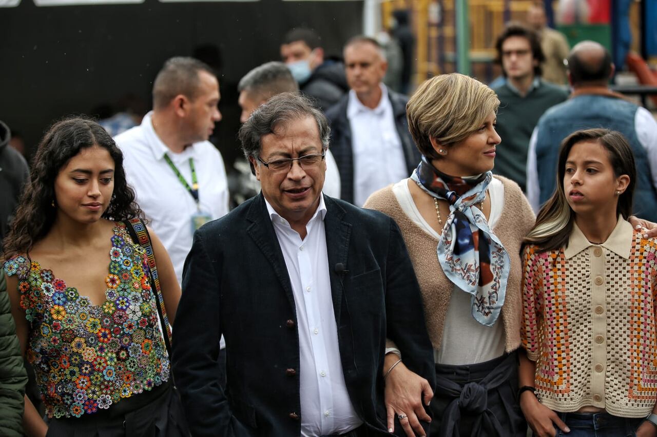 Gustavo Petro vota con su familia en Puente Aranda