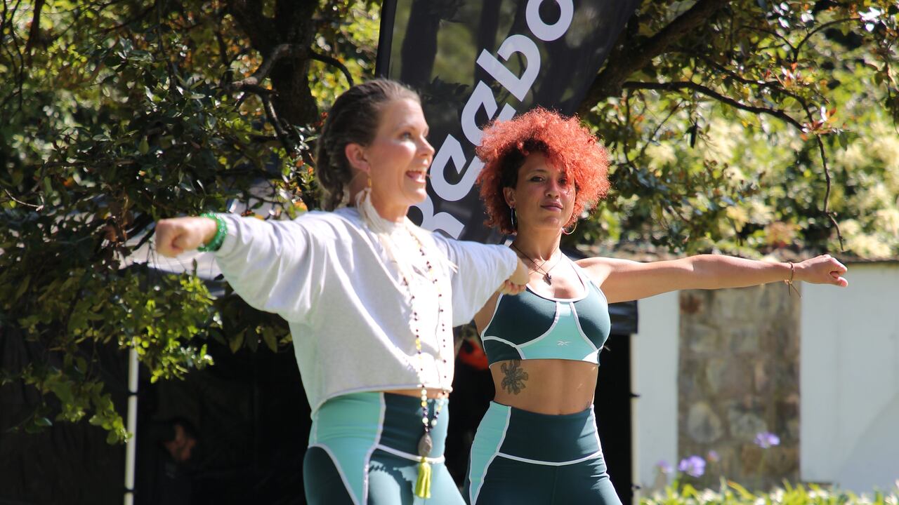 Xiomara Xibillé en Yoga al Parque Reebok y Fucsia