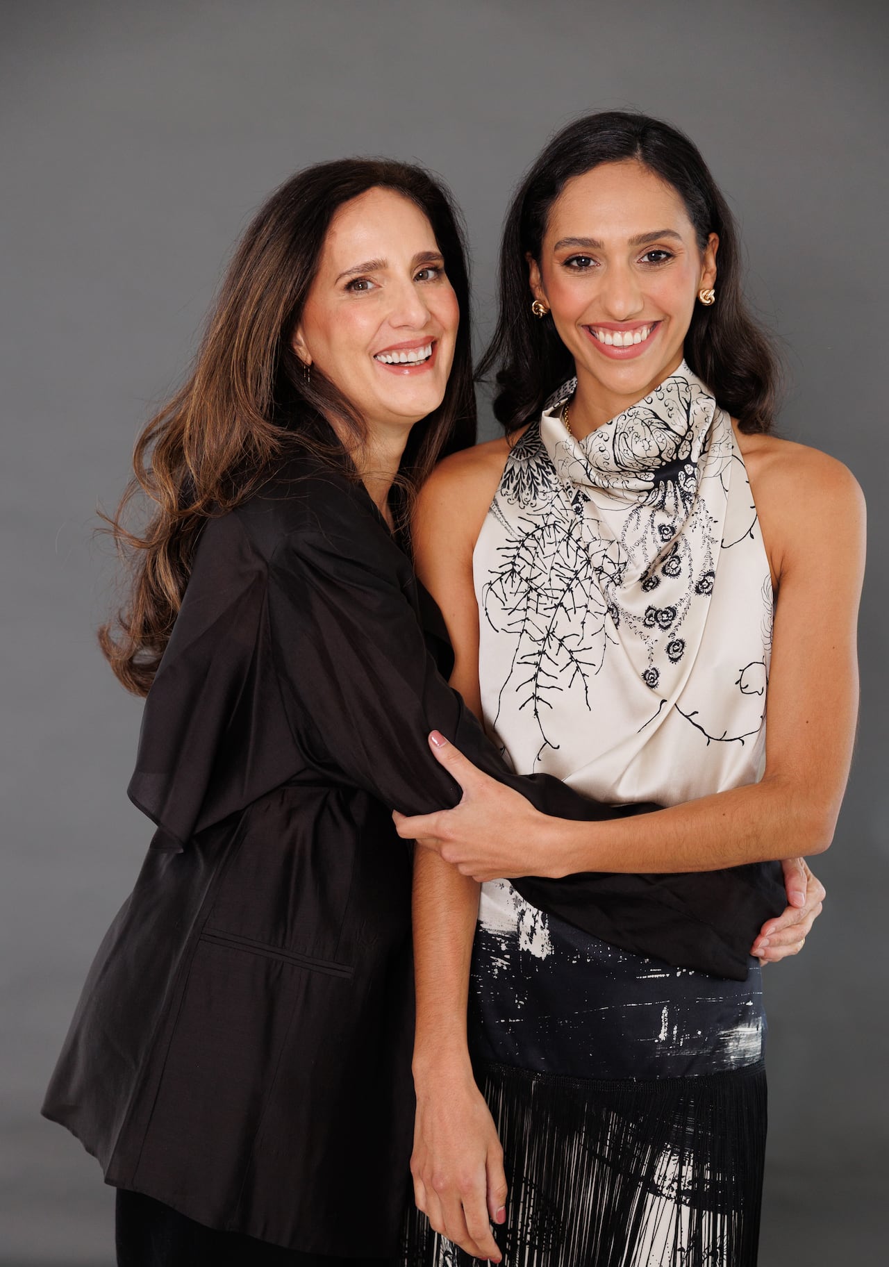 Beatriz Camacho y el arte de tejer vínculos: una conversación entre madre e hija