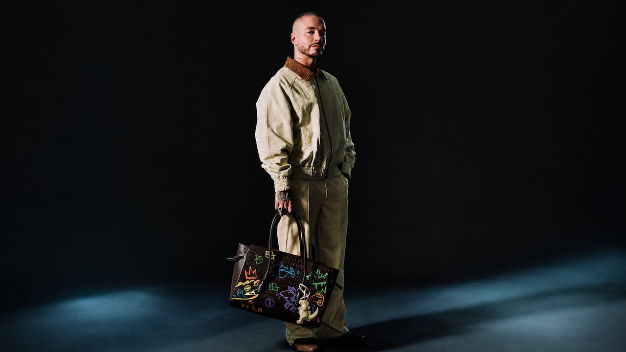 Inexmoda anunció que, por primera vez, la programación de Colombiamoda se extenderá durante una semana completa, del 25 al 31 de julio, incorporando un Opening Weekend con el que busca ampliar el diálogo entre moda, entretenimiento y cultura.
La apertura estará marcada por Artisan Gang in The City, el nuevo proyecto desarrollado entre J Balvin y Vélez.