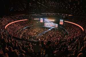 Fonseca en el Movistar Arena llenó el estadio