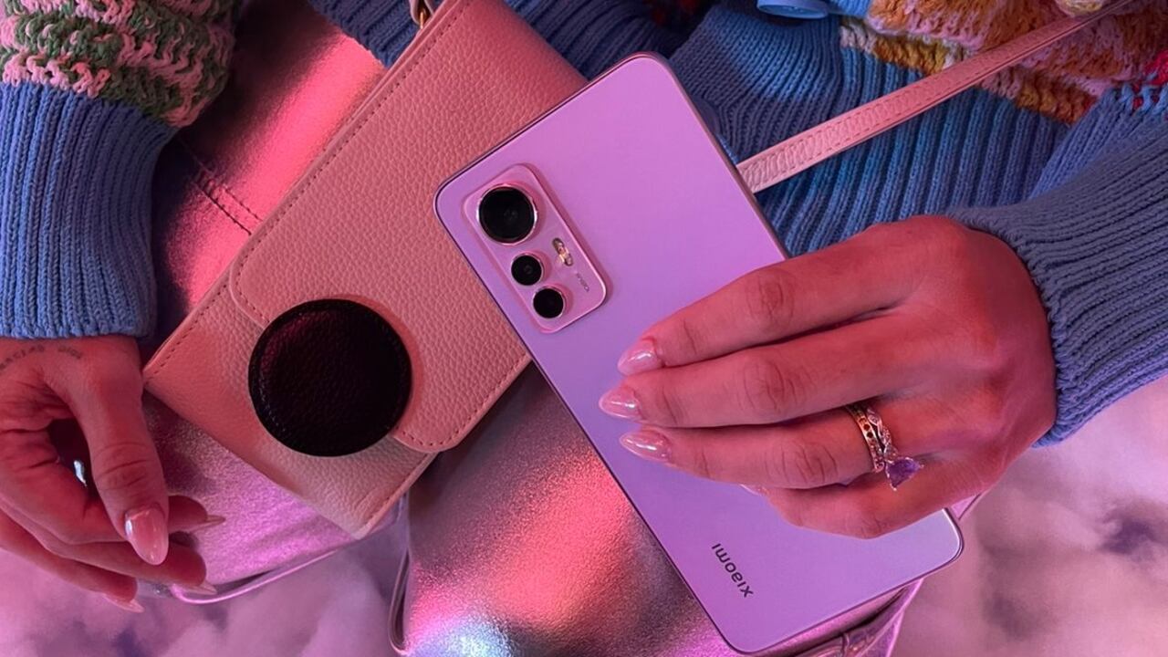 Estuche para celular creado por Xiaomi y la diseñadora colombiana María José Arroyo