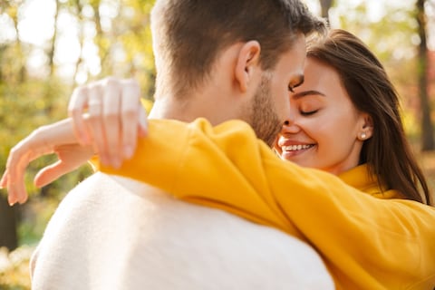 Cuando no se tiene acceso permanente a la pareja, se tiene mayor conciencia y gratitud por el disfrute de su compañía, aseguran algunos  'Only weekends'.