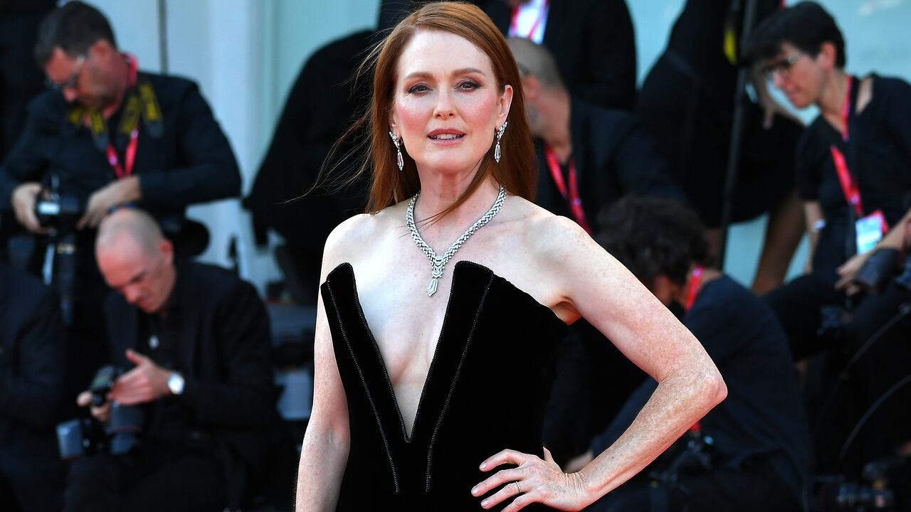 VENICE, ITALY - SEPTEMBER 01: Julianne Moore attends the "Tar" red carpet at the 79th Venice International Film Festival on September 01, 2022 in Venice, Italy. (Photo by Dominique Charriau/WireImage)