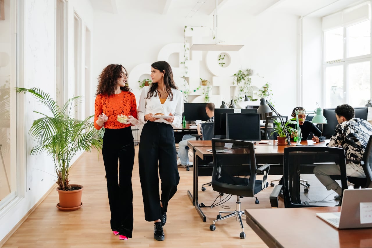 Una convicción genuina por el valor de la mujer desde sus orígenes, que se ve materializada en la generación de oportunidades de trabajo y desarrollo de manera consistente para ellas, es una de las constantes de Eficacia.