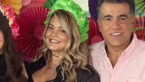 Carlos Calero y Paulina Ceballos renuevan sus votos matrimoniales en simples atuendos