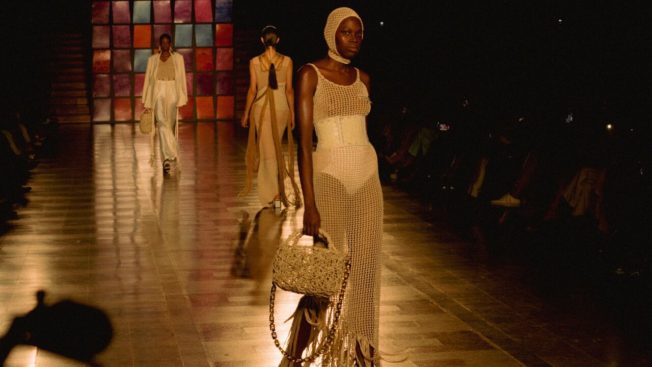 Pasarela Juan Pablo Socarrás y Coca Cola en apertura de Colombiamoda 2022, colección "A -Mar"