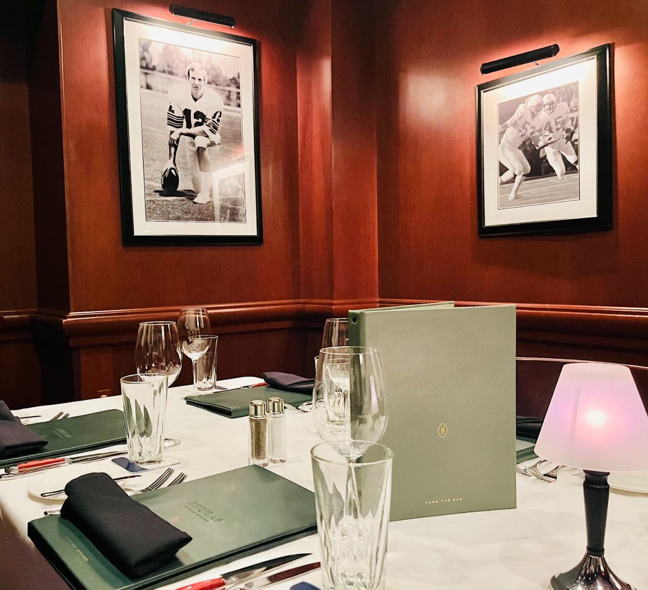 Shula’s se enorgullece de ofrecer carnes seleccionadas con detalle, añejadas y cocinadas a la perfección.