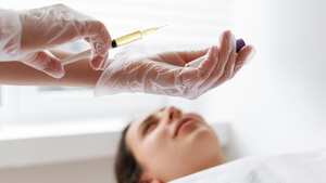 Procedimiento con ácido hialurónico- Freepik