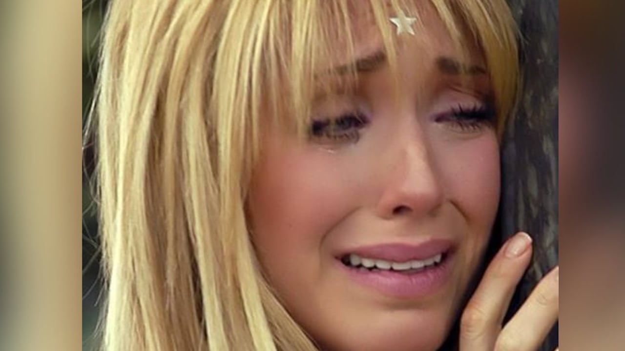 Anahí en su papel de Mía Colucci en "Rebelde"