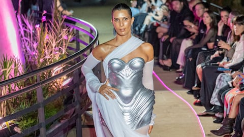 Monolitos, una pasarela de estructuras, luz y sensualidad