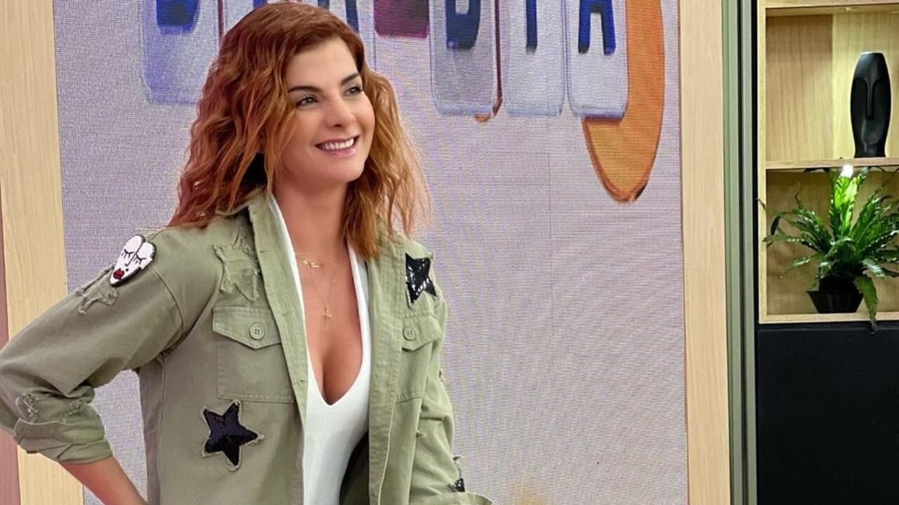 Carolina Cruz muestra su deslumbrante cuerpo en bikini a sus 43 años