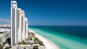vista aérea del horizonte de Sunny Isles Beach, Miami, Florida
