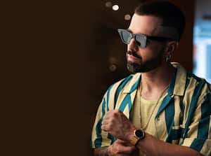 Mike Bahía y Lenny Tavárez rinden homenaje a los repartidores en el simpático video de ‘Colorao’.