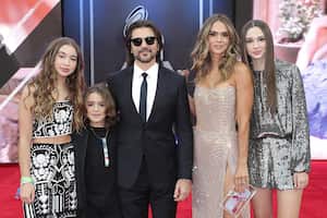 LAS VEGAS, NEVADA - NOVEMBER 14:  (L-R) Luna Aristizábal, Dante Aristizábal, Karen Martínez, Juanes, and Paloma Aristizábal attend the 20th annual Latin GRAMMY Awards at MGM Grand Garden Arena on November 14, 2019 in Las Vegas, Nevada. (Photo by John Parra/Getty Images for LARAS)
