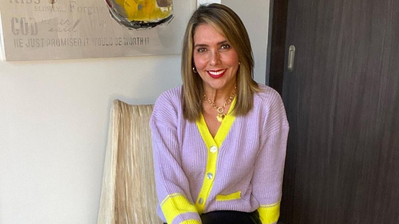 Con beso incluido, Mónica Rodríguez presume a su nuevo novio