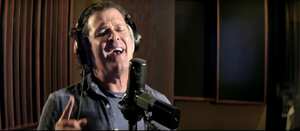 Carlos Vives fue uno de los artistas que donó su voz para el videoclip, aunque por temas de agenda no podrá interpretar la canción en vivo en el Parque Simón Bolívar