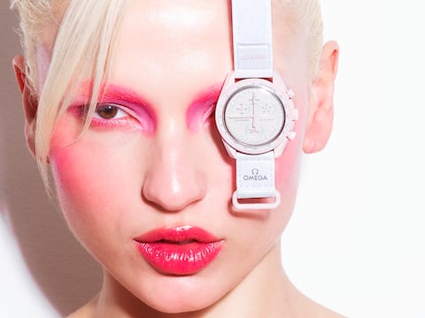 R E I N V E N T A N E L SPEEDMASTER MOONWATCH, el legendario reloj que llegó a la Luna.