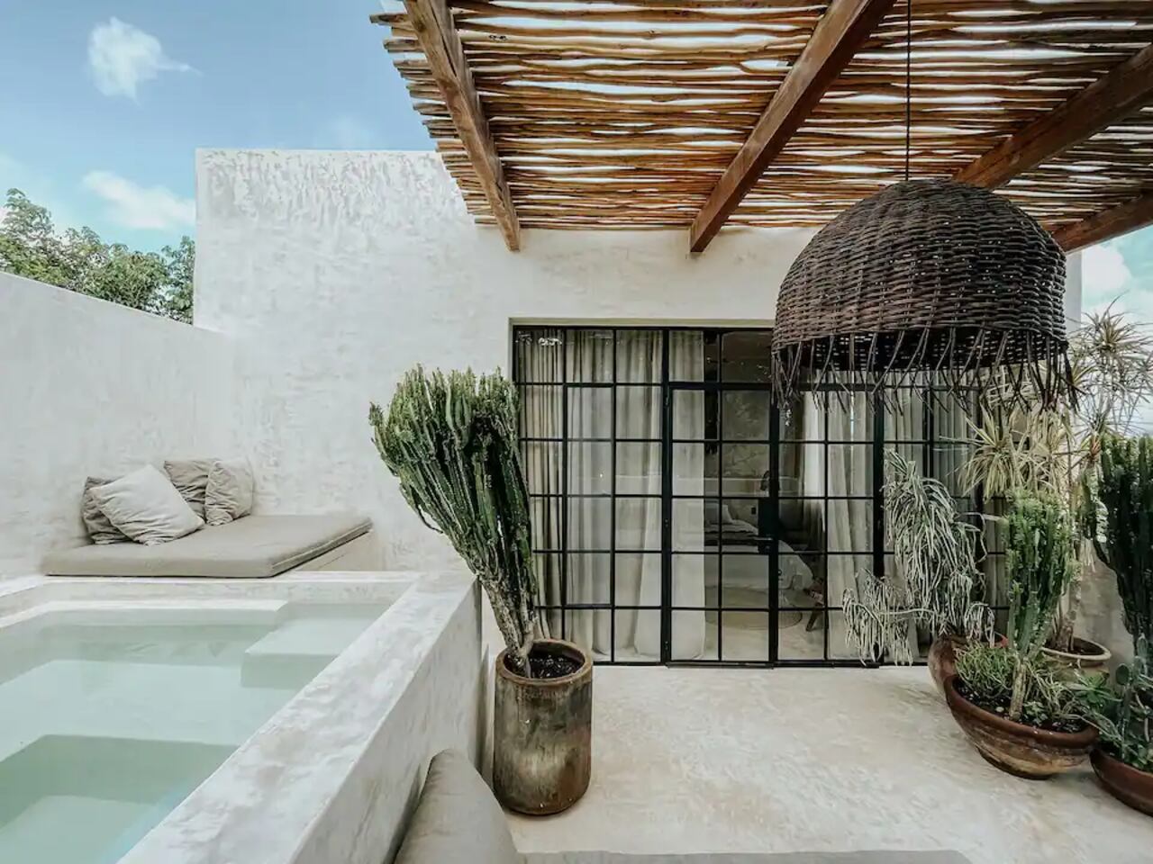 Pieza de Arte-Loft entre árboles de la selva. Tulum, México.