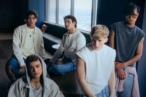 H&M y Santos Bravos se unen para llevar música y moda a un escenario global