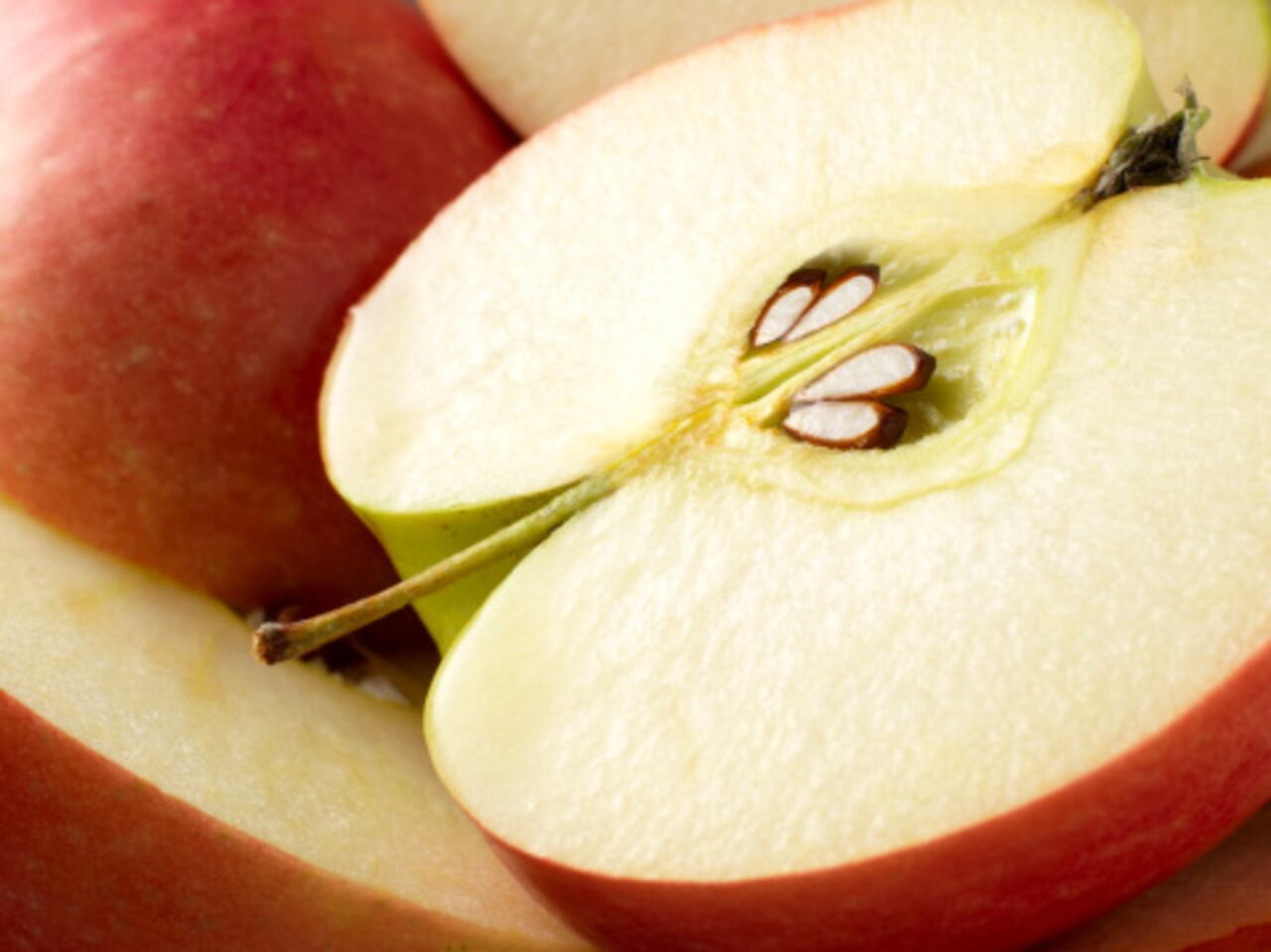 ¿Qué pasa si se comen la semillas de la manzana, es peligroso?