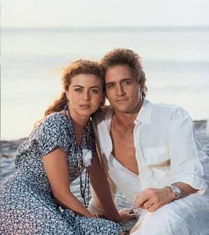 Guy Ecker se robó el corazón de mamás e hijas en Colombia con novelas como 'Café con aroma de mujer', 'Guajira', y 'La otra raya del tigre'.