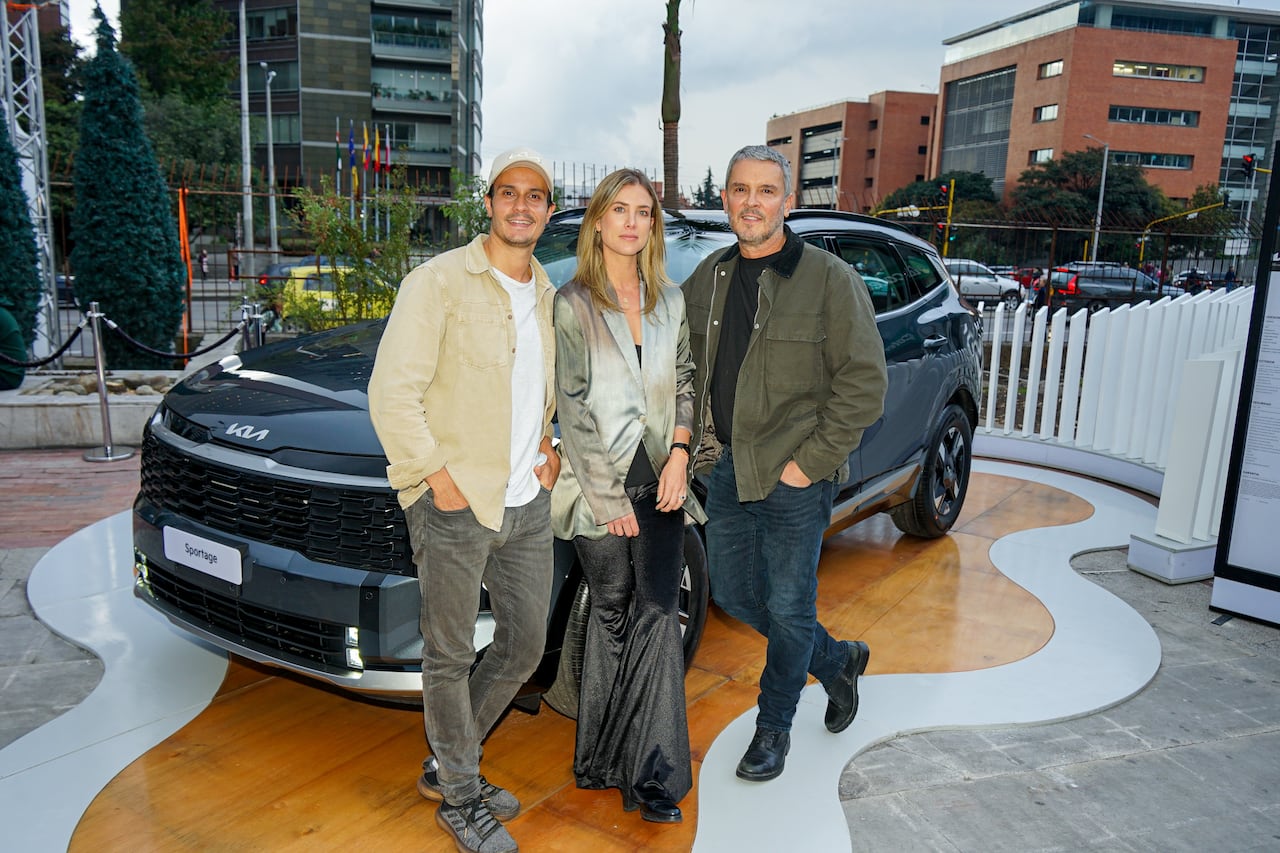 Santiago Acosta, Juliana Duque, Guillo Vives asisten al lanzamiento de The all-new Sportage, de KIA