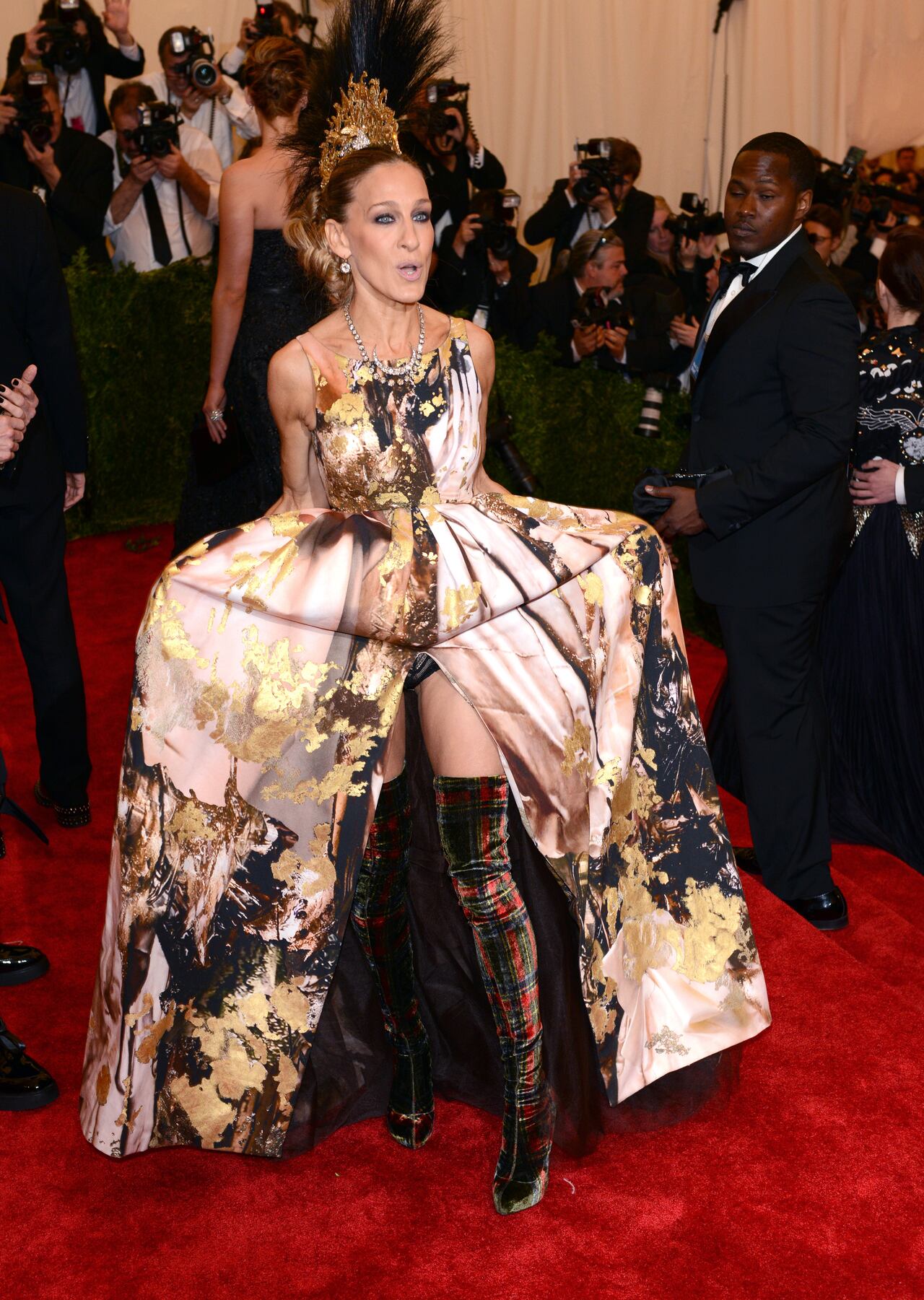 NEW YORK, NY - MAY 06:  Sarah Jessica Parker attends the Costume Institute Gala for the "PUNK: Chaos to Couture" exhibition at the Metropolitan Museum of Art on May 6, 2013 in New York City.  (Photo by Karwai Tang/FilmMagic)