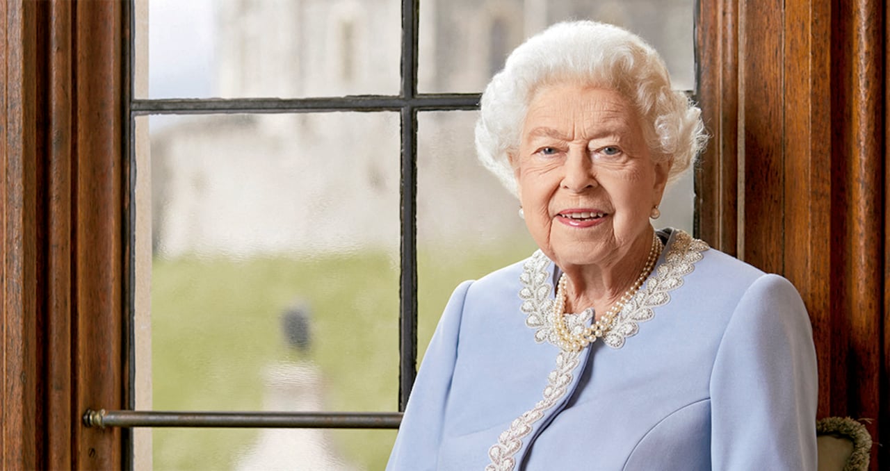 La casa real lanzó este nuevo retrato oficial de su majestad con motivo del Jubileo de Platino.