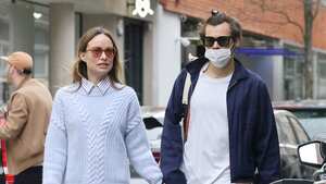 LONDON, ENGLAND - MARCH 15: Harry Styles and Olivia Wilde are seen in Soho on March 15, 2022 in London, England. (Photo by Neil Mockford/GC Images)
