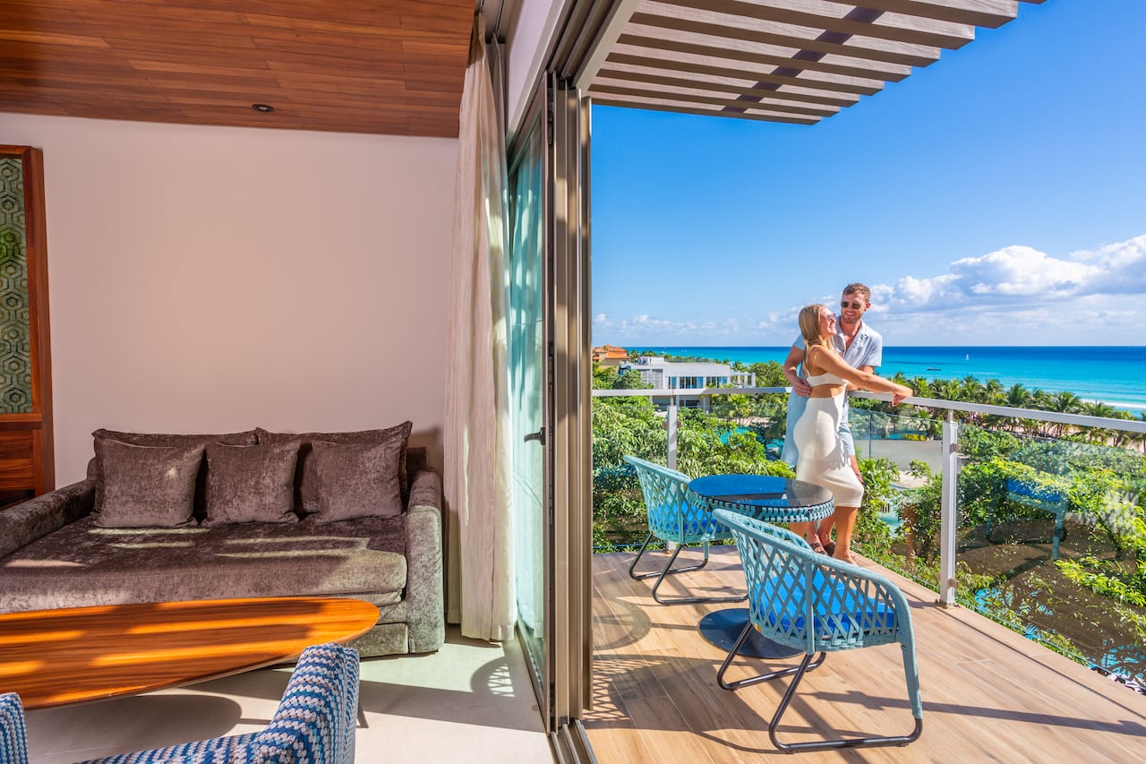 En la Riviera Maya, Sandos Hotels & Resorts convierte esos momentos cotidianos en el eje de la experiencia, con tres propuestas pensadas para quienes buscan descansar, reconectar y disfrutar del Caribe mexicano a otro ritmo.