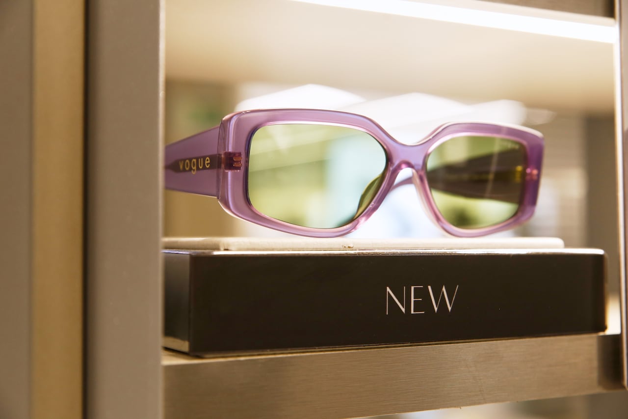 Gafas con actitud: cuando el estilo se ve en la mirada.