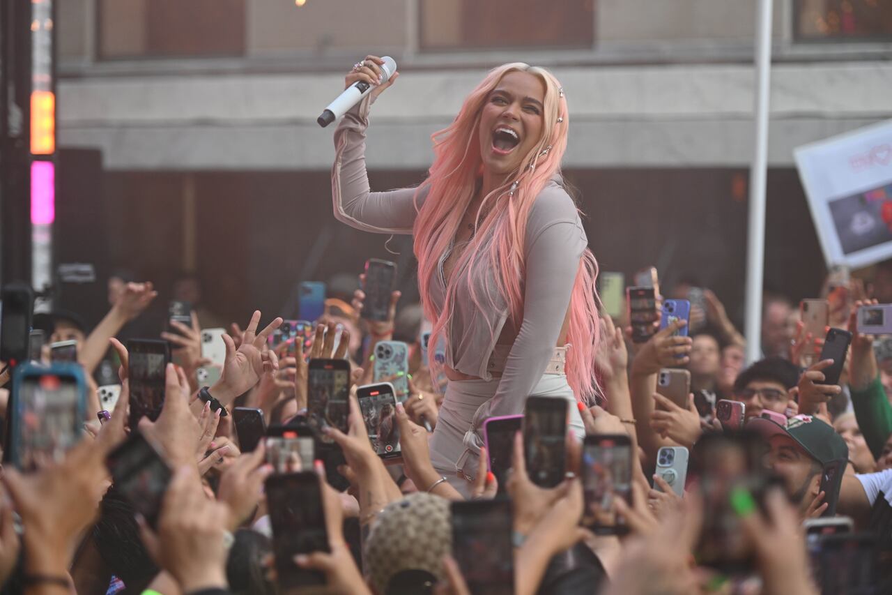 Karol G se presenta en "Today" de NBC en Rockefeller Plaza el 30 de junio de 2023 en la ciudad de Nueva York. (Foto de NDZ/Star Max/GC Images)