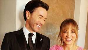 Kaley Cuoco y Tom Pelphrey