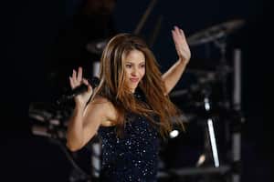 MADRID, SPAIN - NOVEMBER 24: Singer Shakira performs ahead of the singles final match between Felix Auger-Aliassime of Canada and Roberto Bautista Agut of Spain during Day Seven of the 2019 Davis Cup at La Caja Magica on November 24, 2019 in Madrid, Spain. (Photo by Clive Brunskill/Getty Images)