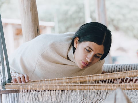 Donde las manos cuentan historia: la visión cultural de Gina Vargas de Roemmers