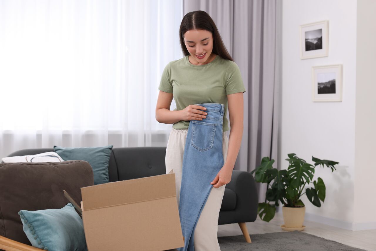 Las blusas ideales para los skinny jeans en agosto 2024 ofrecen una mezcla de elegancia y frescura. Con opciones que incluyen desde blusas recortadas en blanco hasta diseños en verde oscuro, los estilos de este verano prometen un equilibrio perfecto entre comodidad y sofisticación.