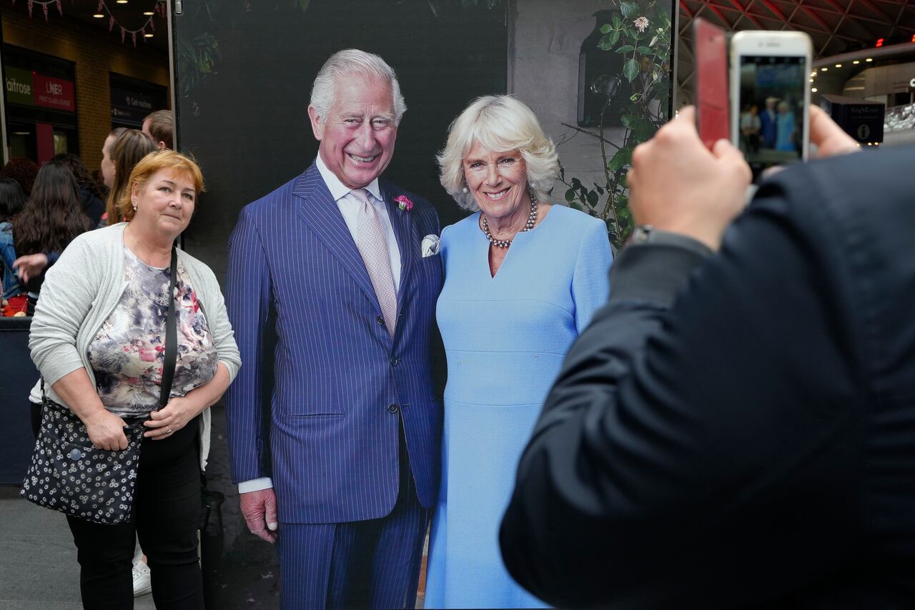 Retrato del rey Carlos III de Gran Bretaña y Camila
