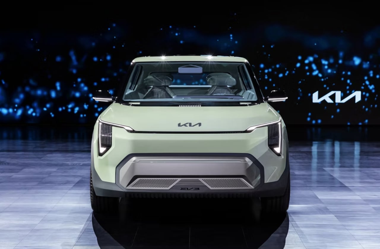Con una autonomía de hasta 605 km y carga rápida, el EV3 ofrece libertad de movimiento para una rutina sin pausas.