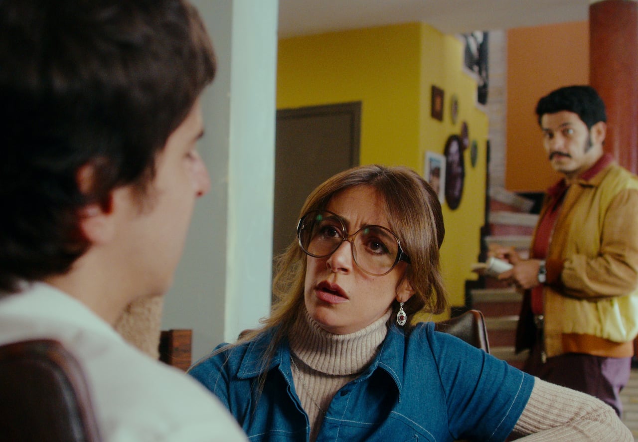 La Primera Vez Temporada 1. (L to R) Veronica Orozco, Santiago Alarcon in La Primera Vez Temporada 1. Cr. Courtesy of Netflix/Netflix © 2022