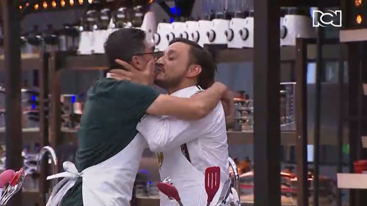 Beso entre dos famosos le puso candela a 'MasterChef', nadie se lo esperaba