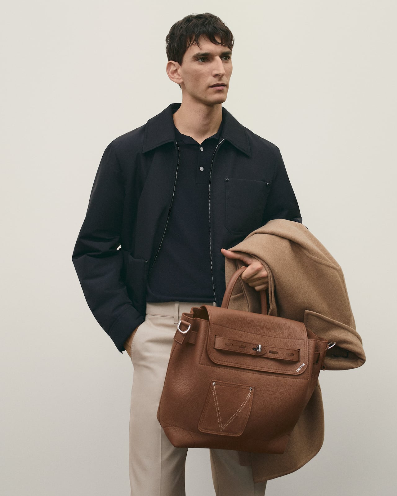 La línea celebra el savoir-faire y el refinamiento que definen a la Maison