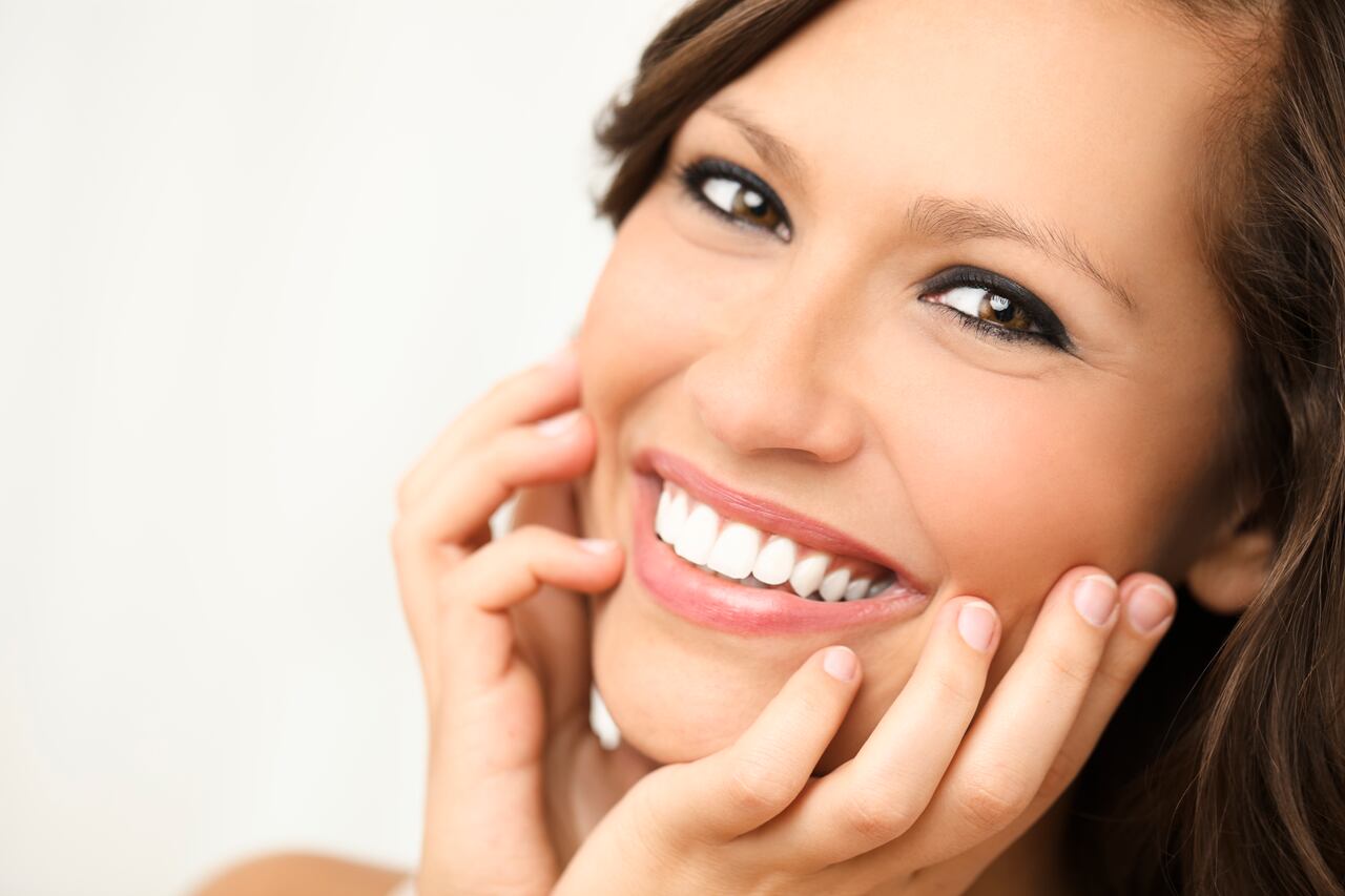 Unos dientes blancos te harán lucir una hermosa sonrisa